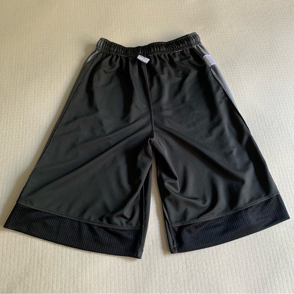 $DROP⬇️ Nike black/gray athletic shorts - Picture 13 of 15